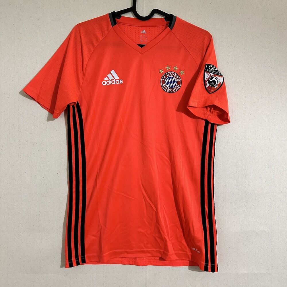 ADIDAS FC BAYERN MUNCHEN GLOBAL PREMIER SOCCER MEN SIZE SMALL